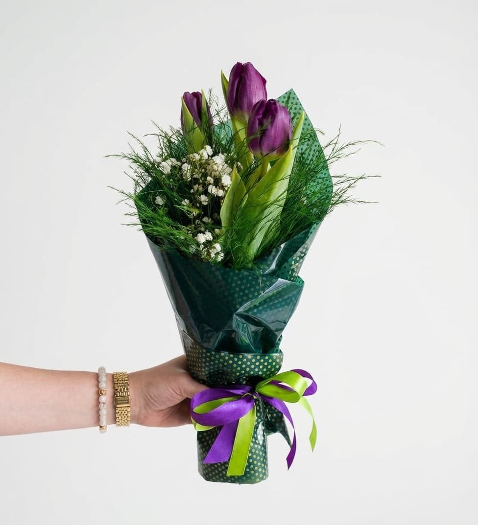 Слика на Елегантен букет со виолетови лалиња