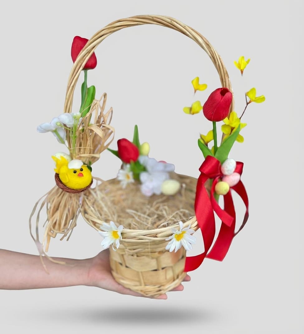 Слика на Велигденска кошничка со зајаче и пролетни украси