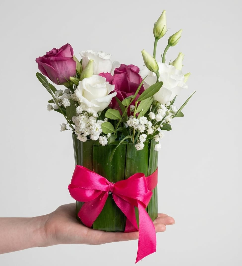 Слика на Слатка Хармонија – Розев и Бел Цветен Аранжман