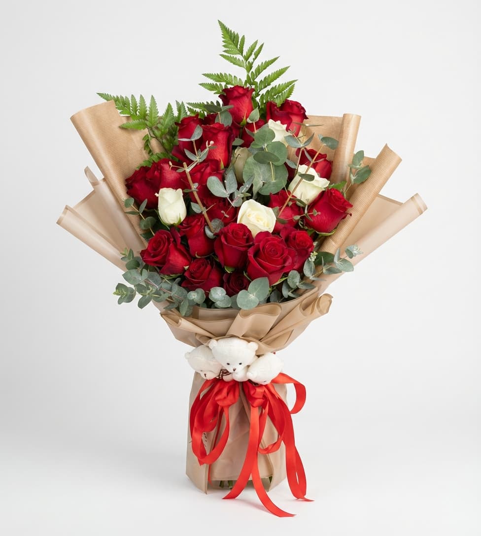 Слика на Кралска Страст – Луксузен букет од црвени и бели ружи